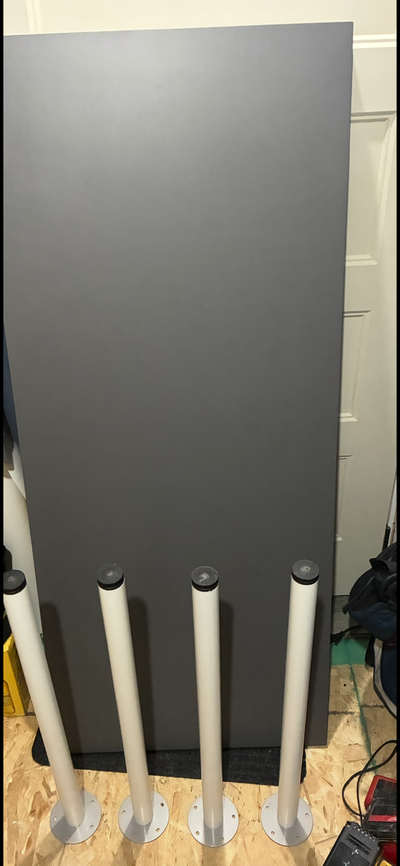 Table / bureau gris, View more