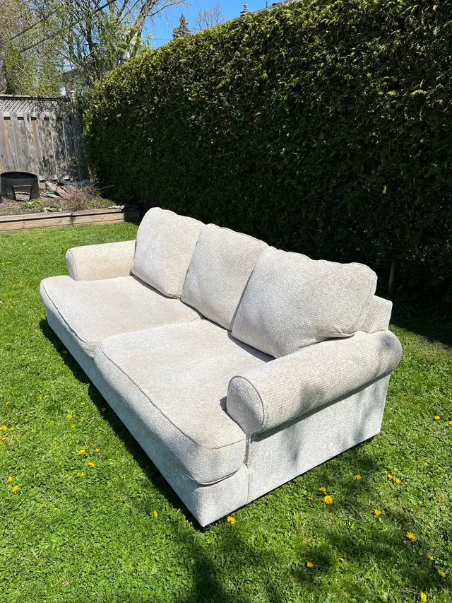 light grey couch in Couches & Futons in Kingston - Image 3