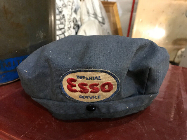 VINTAGE ESSO OIL-  2 CAPS / CANS / DECAL / PAROWAX in Arts & Collectibles in Mississauga / Peel Region - Image 2