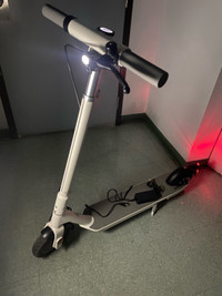 Okai ES20 E-scooter (like new)