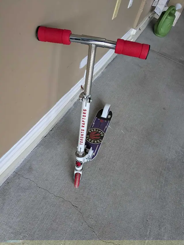 kids scooter raptors in Other in London - Image 3