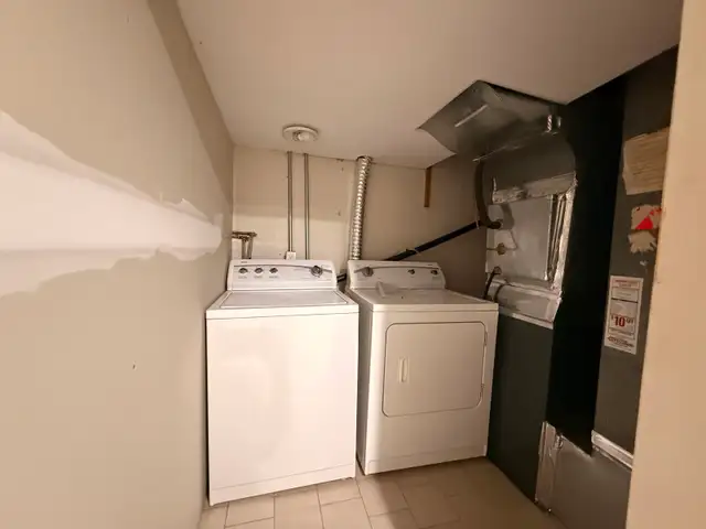 Rooms for rent in Room Rentals & Roommates in Oshawa / Durham Region - Image 4