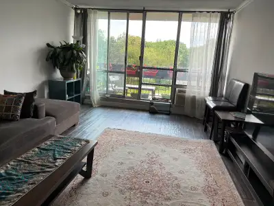 2+ den appartment/ old lease with great price ready to transfer