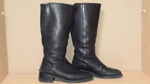 Size 9 Women's Winter Boots in Women's - Shoes in Moncton - Image 2