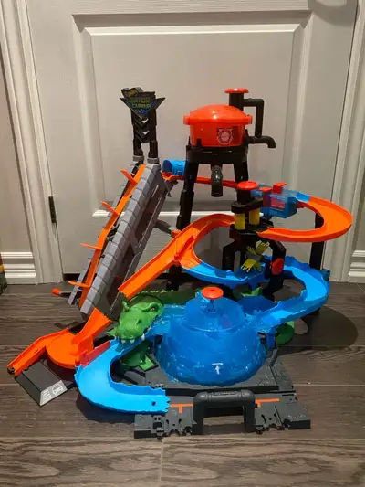 Excellent Used Condition From a smoke free and pet free home Pick up in Vaughan