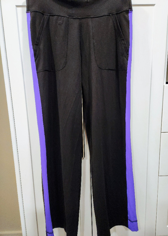 Lululemon Still Grounded Pant (size 6) in Women's - Bottoms in Saskatoon