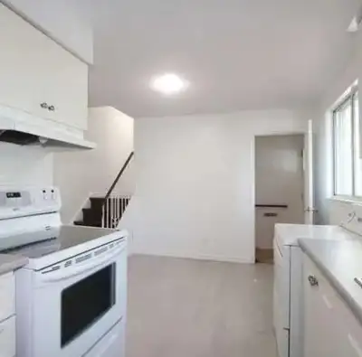 Main Floor shared Room Rent $500 walking Humber College N