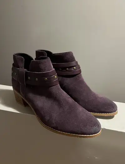 Clark’s women’s purple suede boot 8, View more