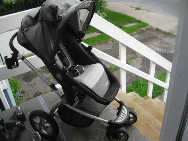 Child Stroller; Maxi Cosi brand with removable lightweight seat in Strollers, Carriers & Car Seats in Thunder Bay - Image 3