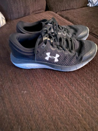 Girls Youth Under Armour running shoes