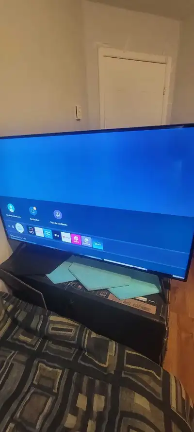 TV Samsung 43" 4K (Modèle UN43TU8000) - Fonctionne bien, View more