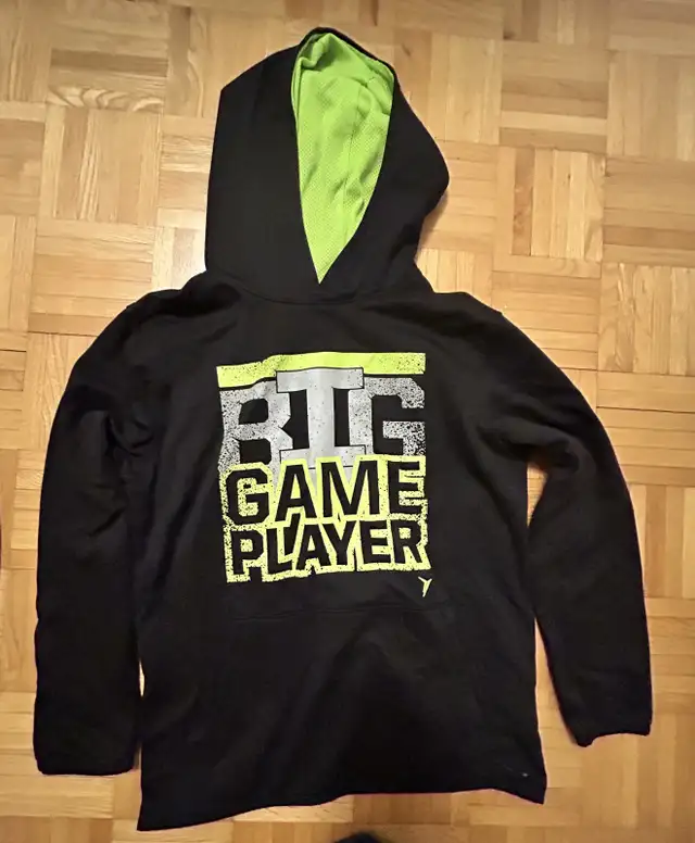 Boys Size 10-12 Shorts. Hoodies, and Shirts - $40 for All in Kids & Youth in Ottawa - Image 7