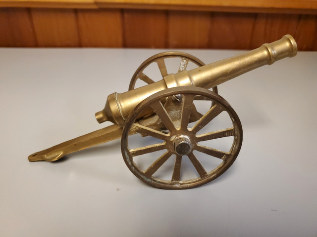 Vintage Brass Civil War Cannon 8x4x3 Inch in Other in St. Catharines - Image 4