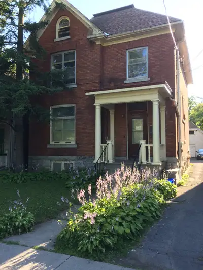 Quiet clean home for GRADUATE STUDENTS near campus