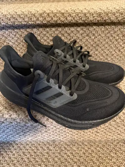 Selling a pair of Adidas Ultraboost 23 Running Shoes Men,s size 12 good condition first come first s...