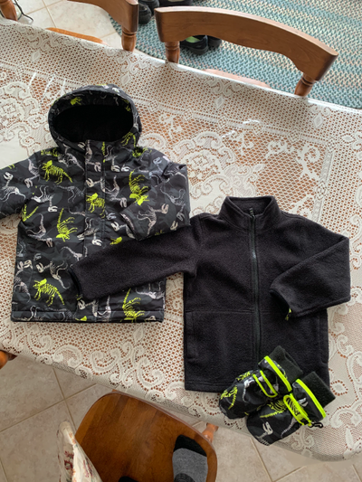 Winter jacket 4T boy Dinosaur bones - Info below!, View more