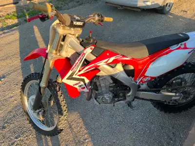 2009 Honda Crf450r. Good condition runs well. Comes with a race stand and a spare set of plastics in...
