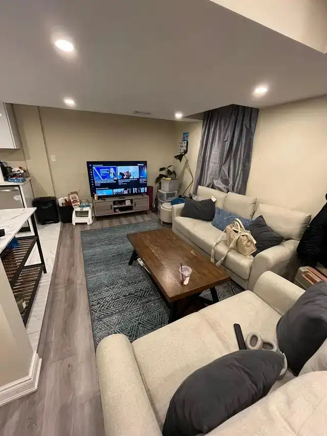 FURNISHED PRIVATE ROOM AVAILABLE NEAR SQUARE ONE MISSISSAUGA