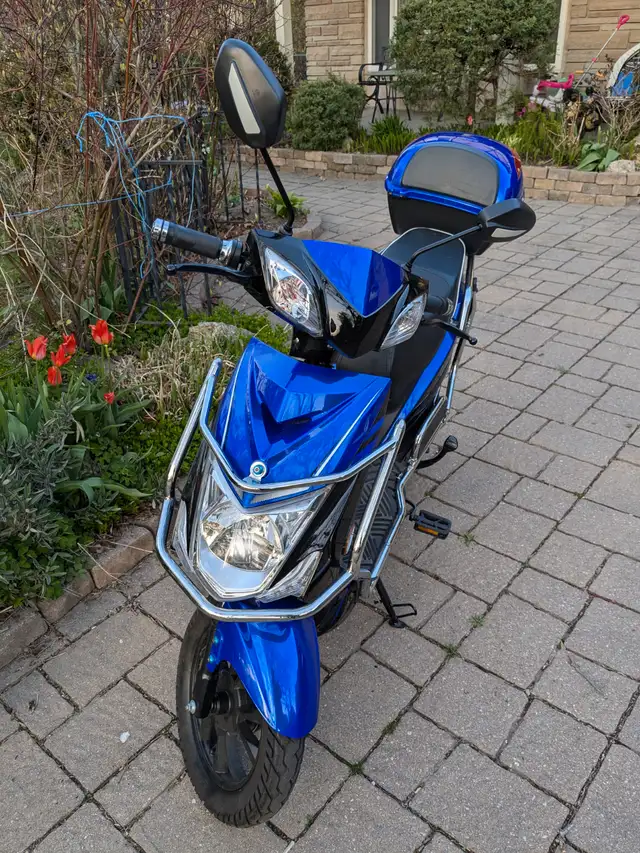 Emmo Hornet Scooter in Scooters & Pocket Bikes in Oshawa / Durham Region - Image 4