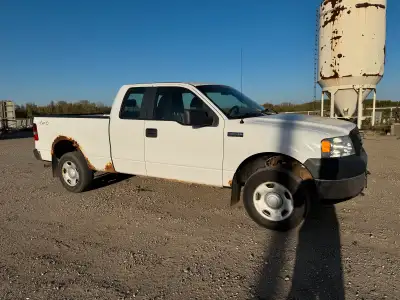 2008 Ford F-150 Only 139000kms Extended cab Bench seat Power mirrors and locks Keyless entry Block h...