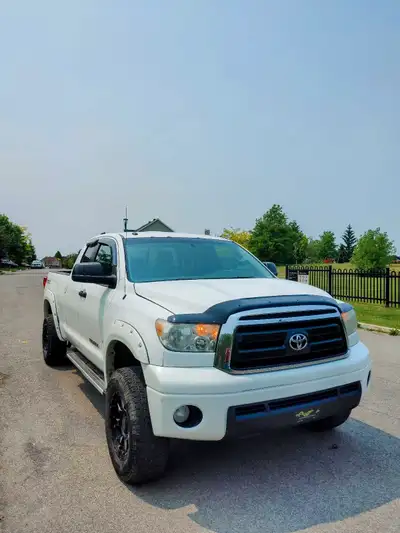 Toyota Tundra 2011 SR5 TRD Édition SPORT Traction Intégral 4x4 Moteur 4.6L ***Très rare*** Automatiq...