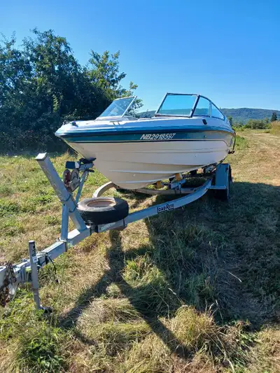 3.0 tks Mercruiser, runs well and no issues. Engine oil and lower unit oil is fresh. Interior could...