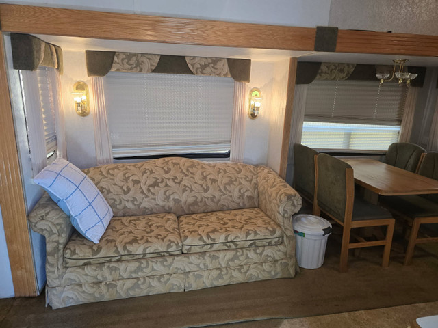 2001 titanium fifth wheel trailer in Travel Trailers & Campers in North Bay - Image 4