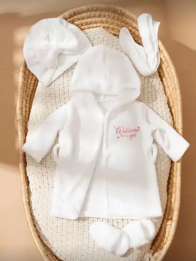 Sofa prop with pillow for photoshoot and videography for babies Length - 11.81 inch, width - 11.02 i...