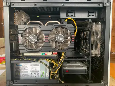 GPU Amd radeon r9 200 series CPU Intel Core i7-3770 Processor SSD 480 GB RAM 16 GB DDR3 80 FPS in fo...