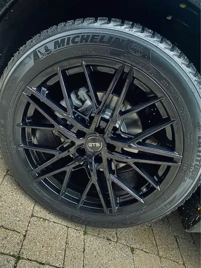 Only used for one winter season (around 2,000 km only) very new -Winter Tire: Michelin 255/45/R20 10...