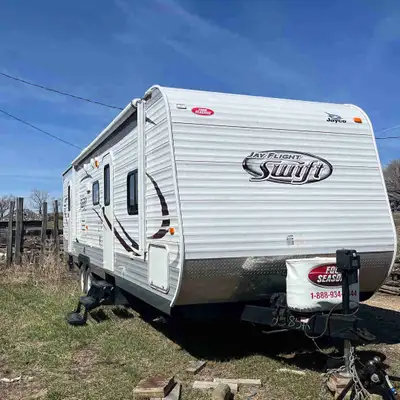 28 feet one slide out with double bunk beds open to reasonable offers.