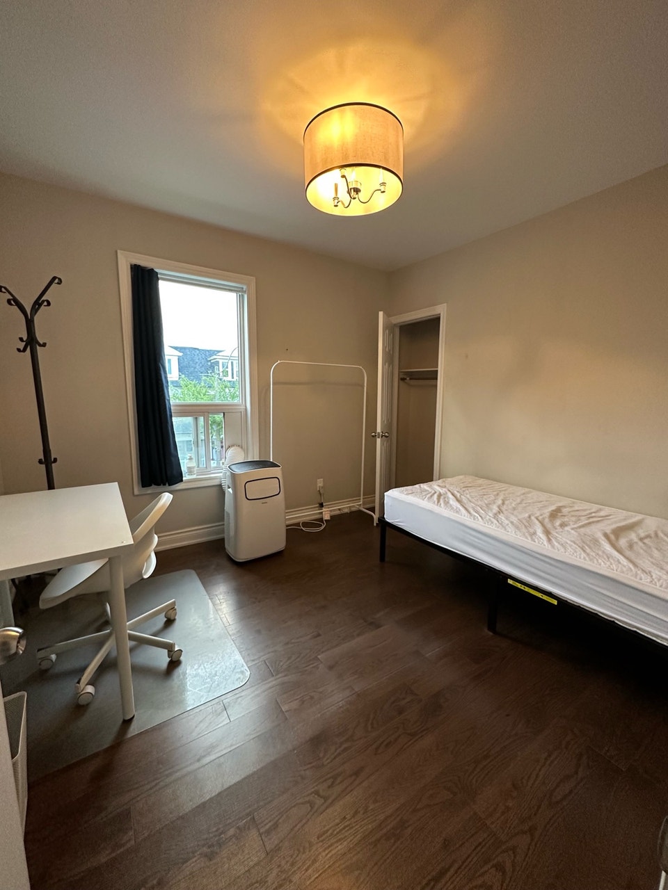 room for rent 3