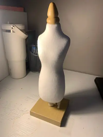 This miniature dress form mannequin is perfect for sewing and design projects! It's in new condition...