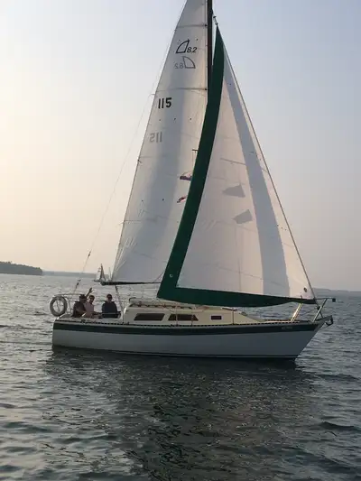 For Lake Simcoe sailors! Clean, clean, clean and ready to sail! This sailboat has been loved! Marine...
