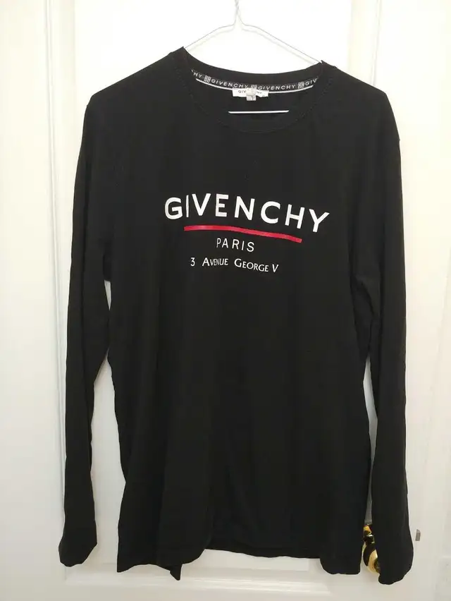 Givenchy Crewneck Sweater in Men's in Mississauga / Peel Region - Image 2