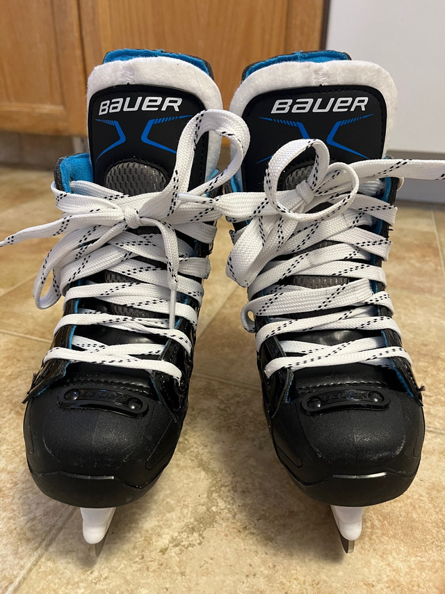Bauer skates - kid sz 9 in Skates & Blades in Calgary - Image 4