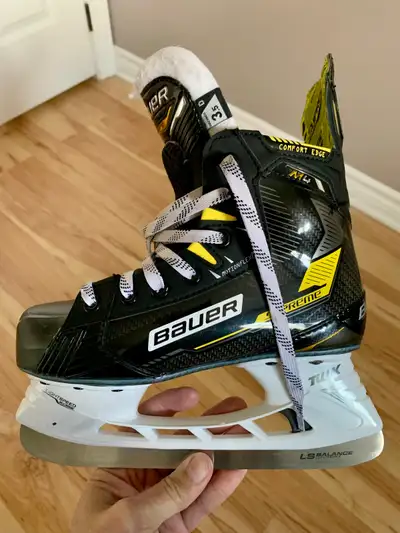 Bauer M4 Hockey Skates - Size 3.5 - NEAR MINT Condition, View more