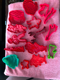 160 Cookie Cutters 15 pcs plus 5 more $5.00