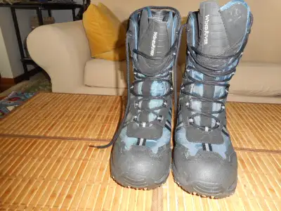 BOOTS  Men’s Wind River T-Max heat boots size 9, View more