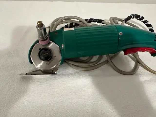 Mini coupe-tissu électrique Red Arrow in Other in Laurentides - Image 3