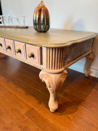 SOLID COFFEE TABLE / VINTAGE