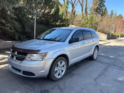 Runs and drive amazing Automatic transmission Great tires 2.4 liters 4 cylinder 5 seater Remote star...
