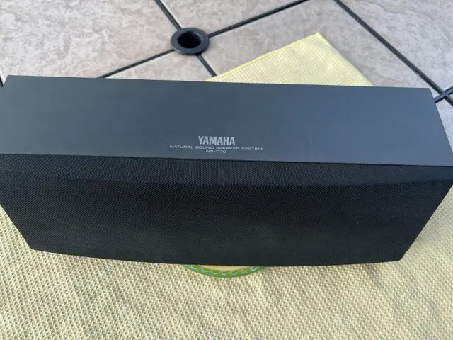 Yamaha NS-C70 Central Speaker in Speakers in Mississauga / Peel Region - Image 4