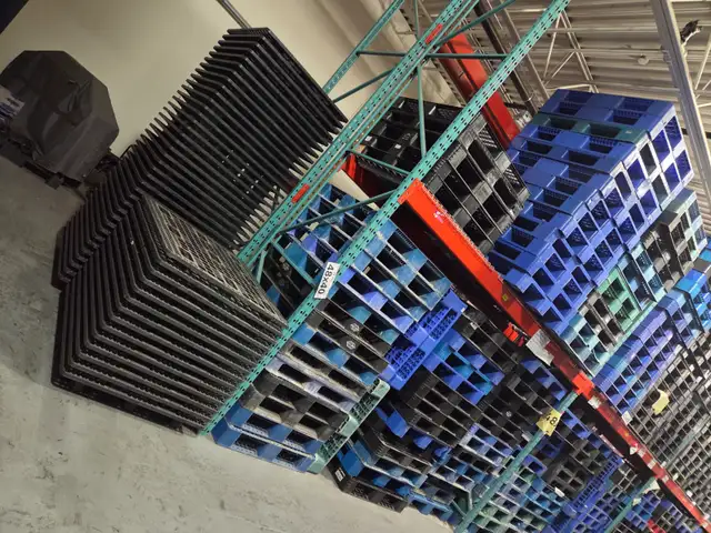 Pallets skids pallet skid indoor dry stored wood plastic COMe IN in Other in Mississauga / Peel Region - Image 2