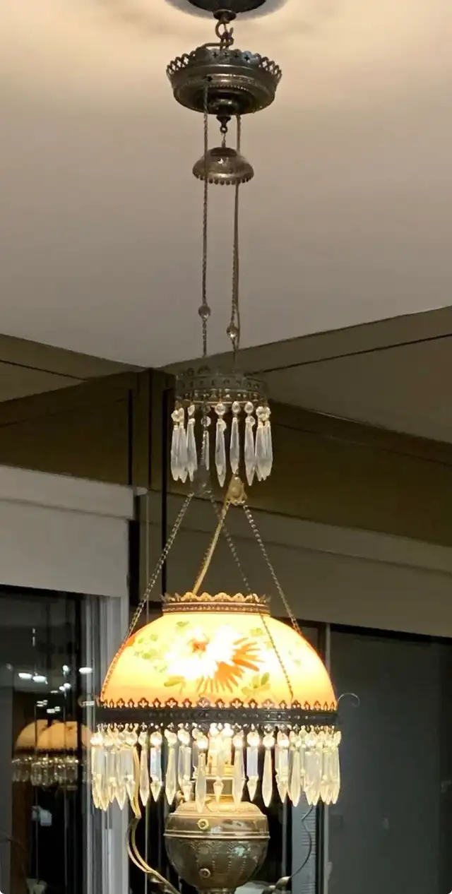 Beautiful Crystal Chandelier in Indoor Lighting & Fans in City of Montréal - Image 4