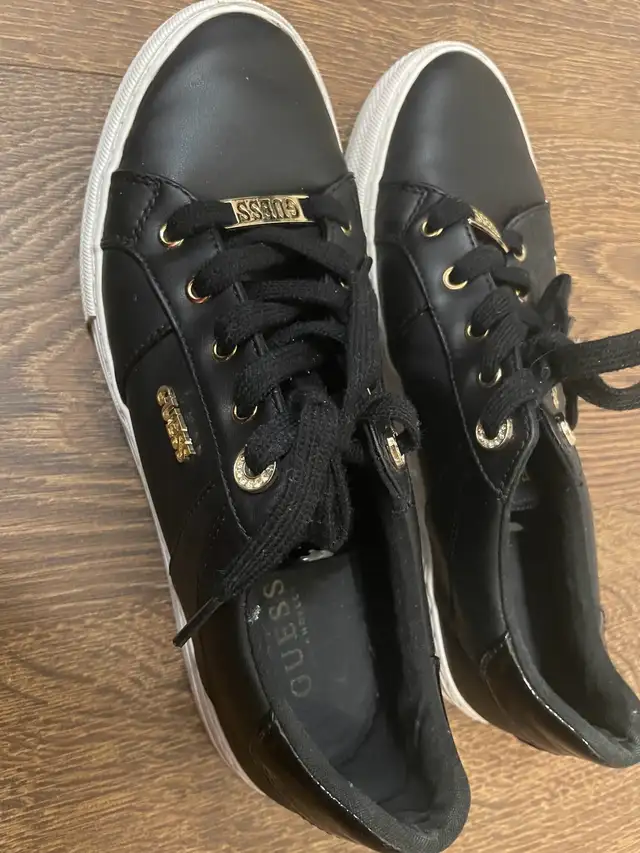 Guess Sneakers size 9 women in Women's - Shoes in City of Toronto - Image 2