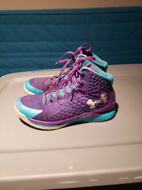 Size 9, Under Armor Stephen Curry Basketball shoes