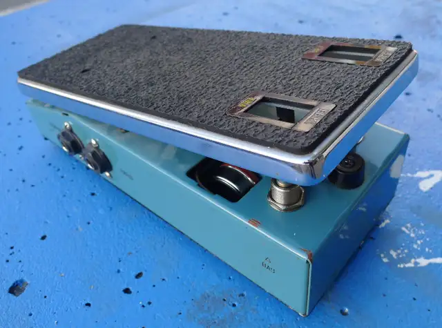 Spektr Spektr-2 80's Vintage Soviet USSR Fuzz Wah guitar pedal in Amps & Pedals in City of Toronto - Image 9