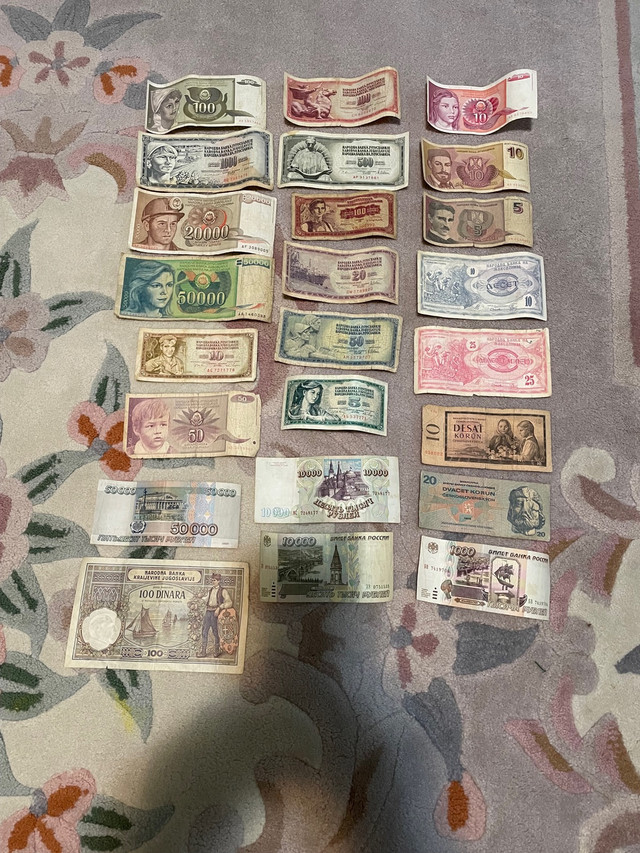 Original Old real paper money  $5  each  dans Art et objets de collection  à Région de Mississauga/Peel