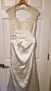 Wedding dress David's Bridal size 4